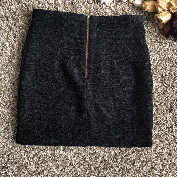 H&M mini skirt - Picture 3 of 3